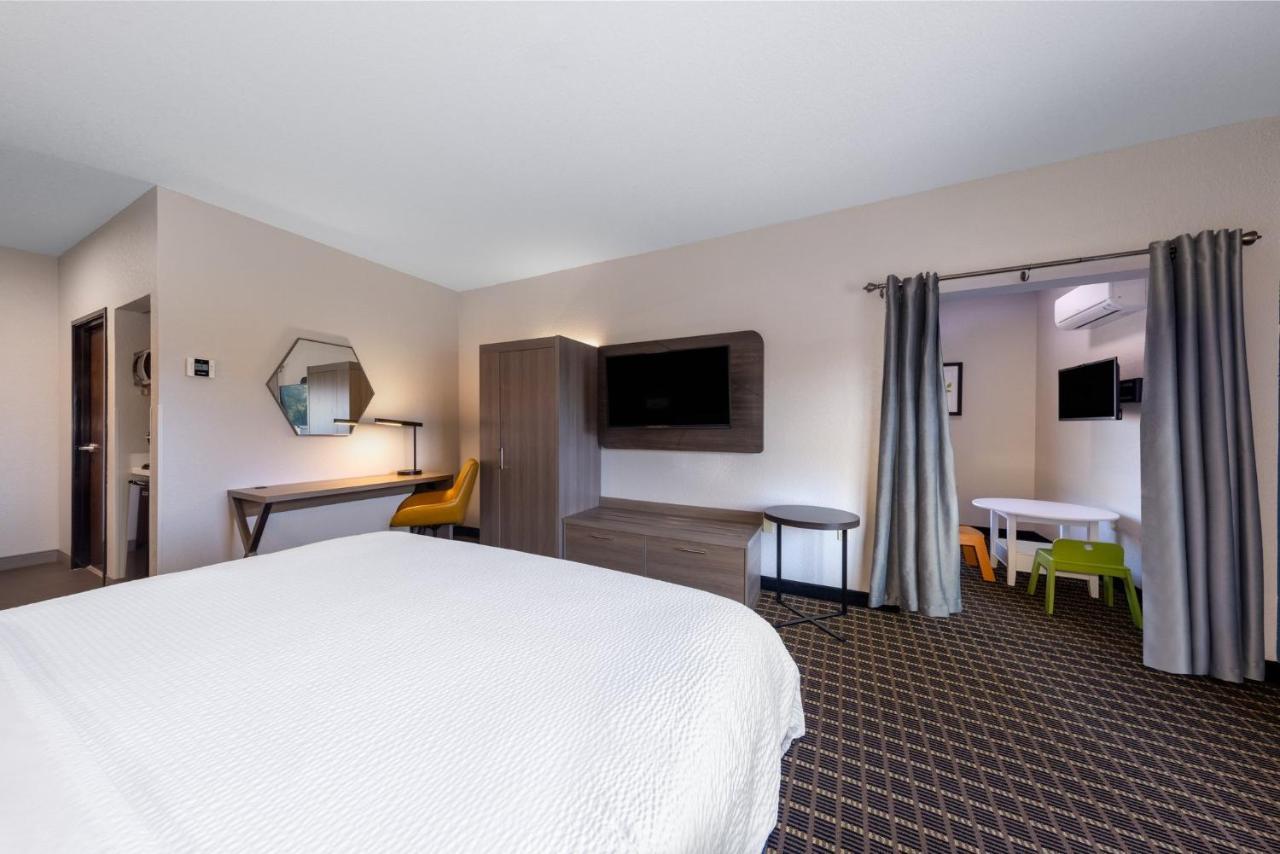 Holiday Inn Express & Suites Pittsburg By Ihg Exterior foto