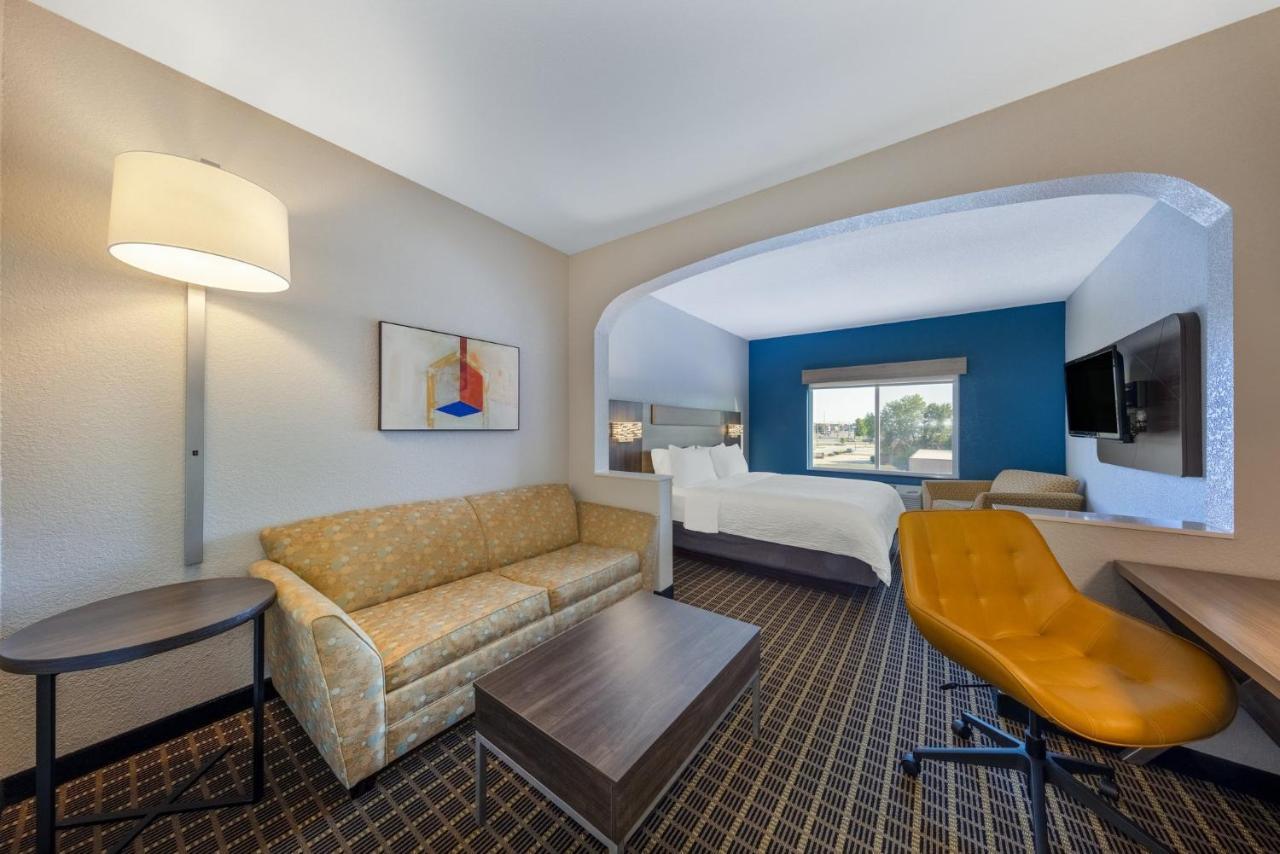 Holiday Inn Express & Suites Pittsburg By Ihg Exterior foto